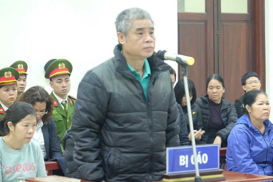 Bị cáo Doãn Quý Phiến khai báo tại tòa.