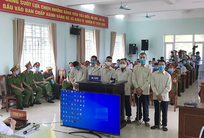 Nhóm bị cáo nhận tổng cộng 25 năm tù vì tổ chức cho người Trung Quốc vào nước ta trái phép tại Quảng Ninh.
