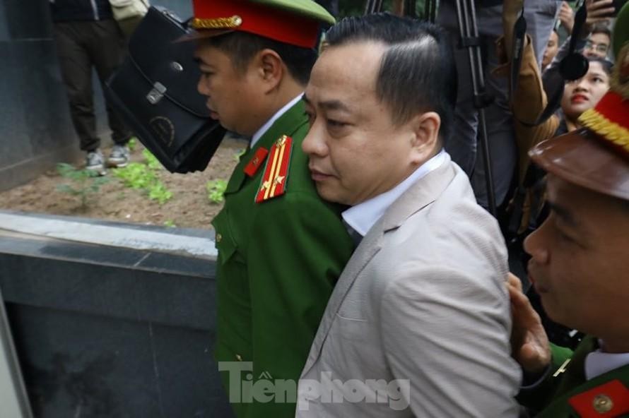 Phan Văn Anh Vũ đã nhận 30 năm tù trong nhiều vụ án khác nhau.