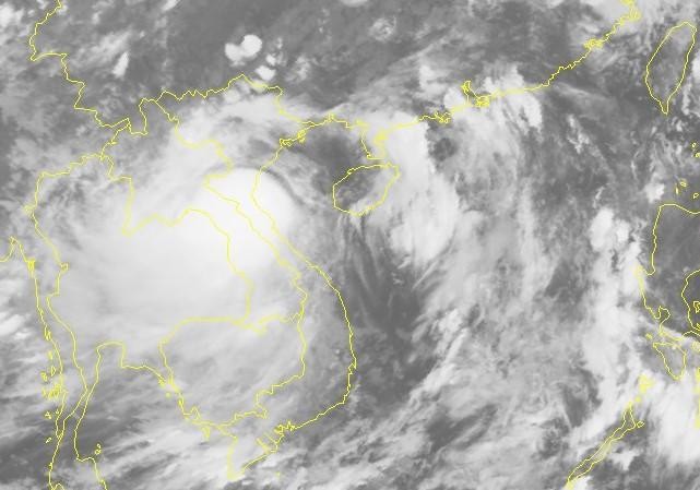 Áp thấp nhiệt đới suy yếu từ bão số 2 tiếp tục gây mưa diện rộng ở miền Bắc, các tỉnh từ Thanh Hóa đến Hà Tĩnh trong hôm nay.