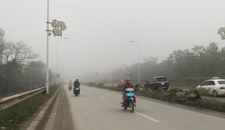 Hà Nội bước vào đợt ô nhiễm không khí rất nghiêm trọng từ hôm nay. Ảnh: Nguyễn Hoài.