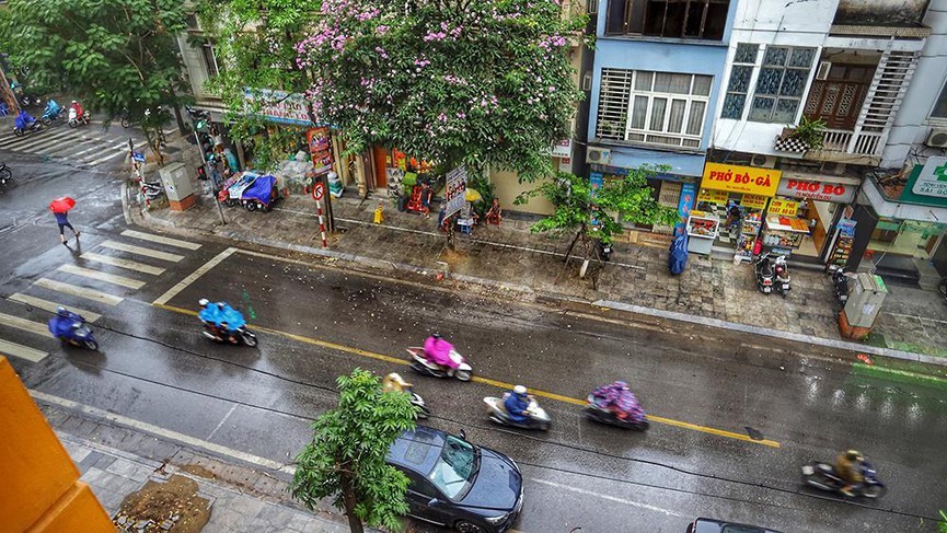 Miền Bắc, trong đó có Thủ đô Hà Nội đón mưa dông từ chiều nay. Ảnh minh họa.