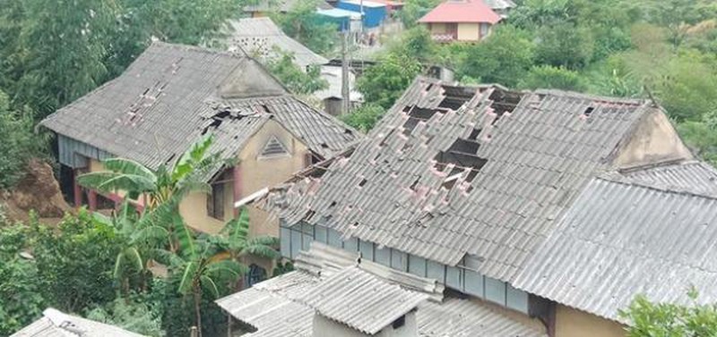 Trận động đất trưa 27/7 khiến hàng trăm nhà dân tại Mộc Châu bị hư hại. Ảnh: báo Tuổi trẻ.