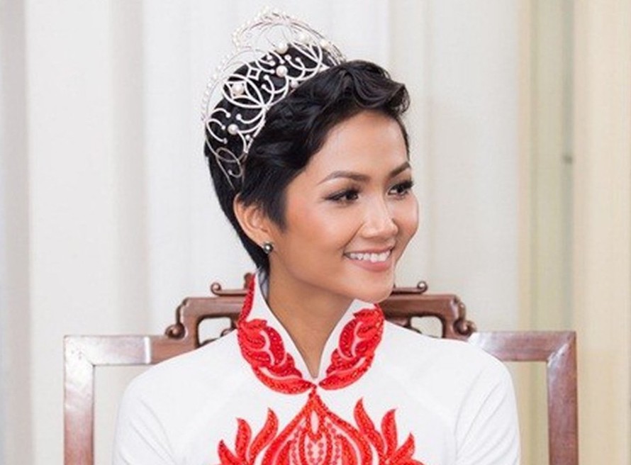 Hoa hậu H’Hen Niê làm đại sứ hình ảnh áo dài tại TPHCM