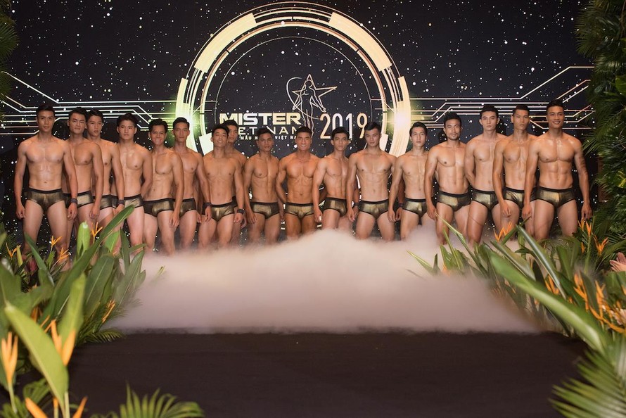 'Nhức mắt' với body chuẩn 6 múi của các thí sinh Mister Việt Nam 2019