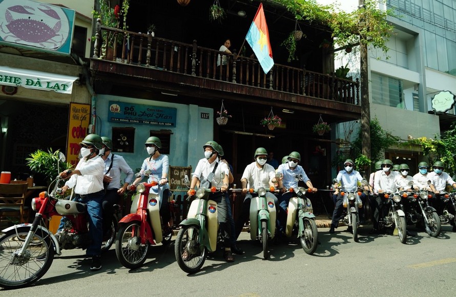 Chuyến đi độc đáo 'Theo dấu ấn Biệt động Sài Gòn' bằng xe cổ 