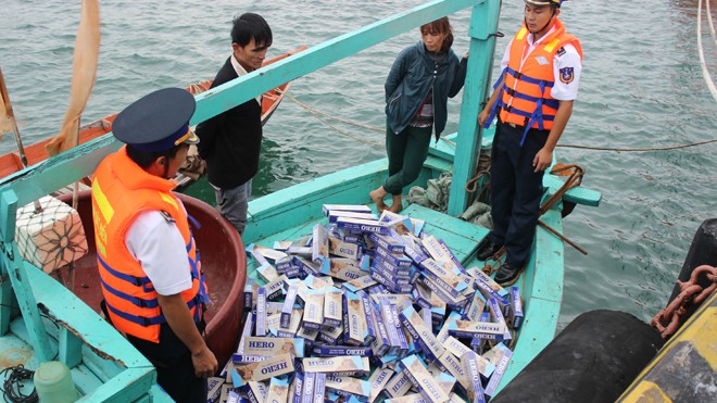 Lực lượng Cảnh sát biển Việt Nam bắt giữ lô thuốc lá nhập lậu từ Campuchia