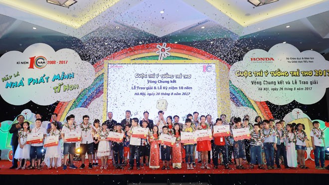Ban tổ chức trao giải cho 30 ý tưởng trẻ thơ xuất sắc năm 2017