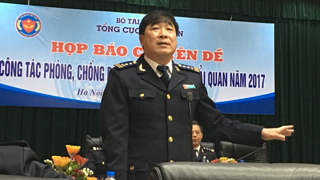 Cục trưởng Nguyễn Phi Hùng chia sẻ với báo chí