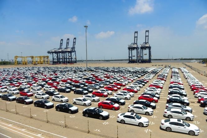 Ô tô nhập khẩu về cảng Hiệp Phước (TP.HCM) đầu năm 2018