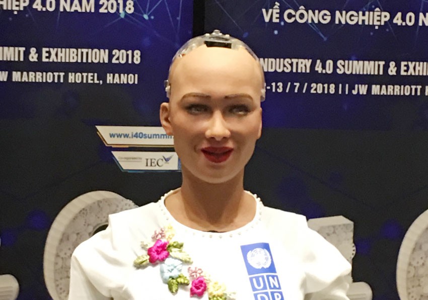 Robot công dân đầu tiên - Sophia xuất hiện sáng nay tại Hà Nội