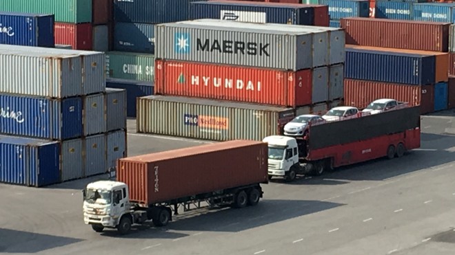 Hoạt động xuất nhập khẩu nhộn nhịp tại các cảng biển Việt Nam. Ảnh minh họa của: Tuấn Nguyễn