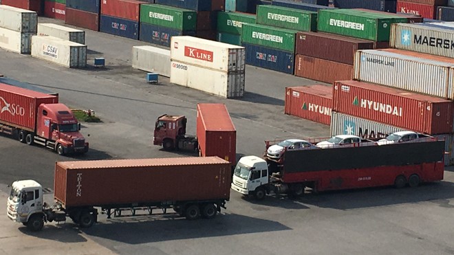 Ôtô nhập khẩu về cảng Tân Vũ, Hải Phòng. Ảnh: Tuấn Nguyễn