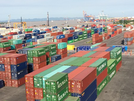 Cảng Tân Vũ, Hải Phòng ùn tắc nghiêm trọng vì hàng loạt container phế liệu tồn đọng