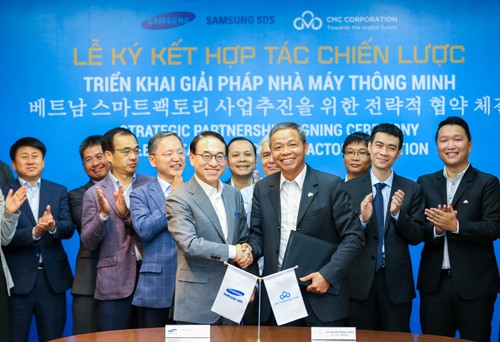 Theo bản ký kết, CMC sẽ phụ trách việc triển khai giải pháp quản lý và điều hành nhà máy thông minh MES của SAMSUNG SDS cho các khách hàng tại Việt Nam cũng như trong khu vực