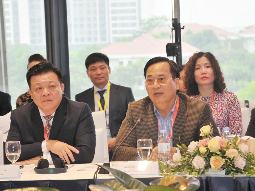 Ông Vũ Đức Giang, Chủ tịch Hiệp hội Dệt may Việt Nam tranh luận cùng lãnh đạo Bộ Công thương về các rào cản với ngành dệt may khi tham gia CPTPP