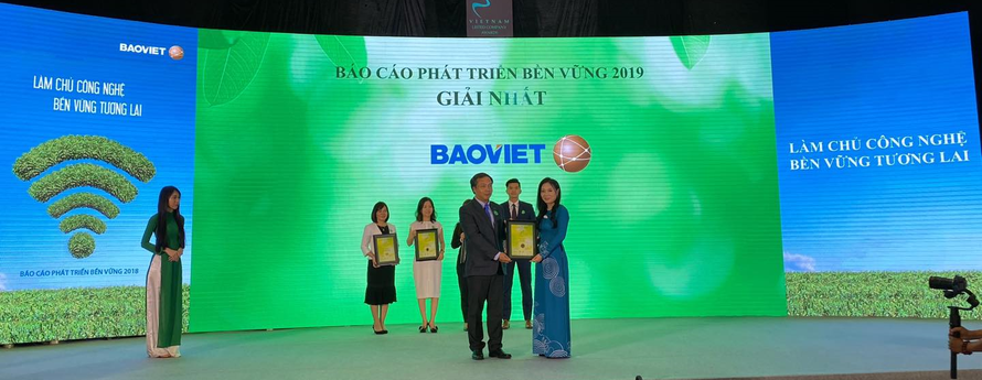 Bảo Việt được vinh danh quán quân ở cả 2 hạng mục giải quan trọng: Giải Top 10 Báo cáo thường niên xuất sắc nhất (nhóm Large Cap), Giải Nhất Báo cáo phát triển bền vững