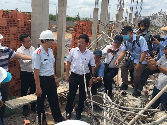 Đoàn công tác liên ngành kiểm tra hiện trường vụ tai nạn ở KCN Giang Điền, Đồng Nai. Ảnh: Mạnh Thắng