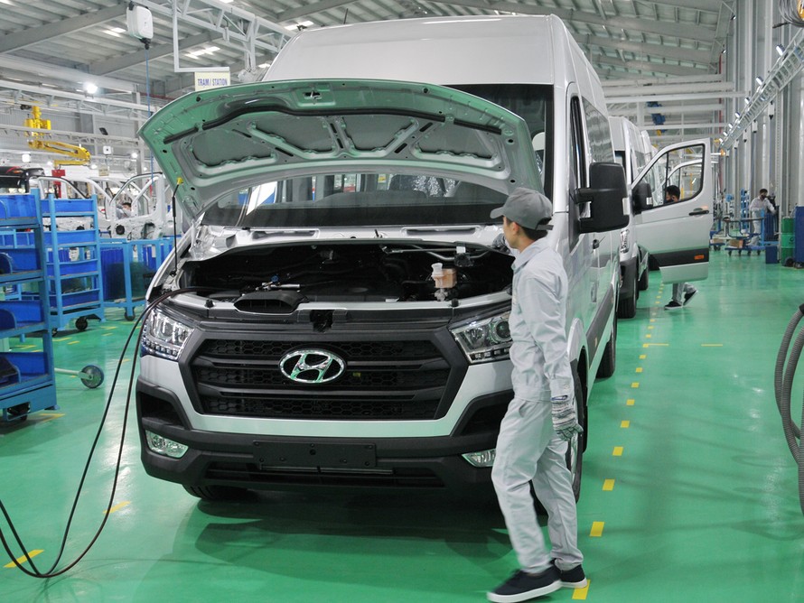 Nhiều doanh nghiệp ô tô trong nước đẩy mạnh mở rộng nhà máy, đầu tư dây chuyền mới. Ảnh chụp tại Nhà máy Bus Thaco ở Chu Lai, Quảng Nam