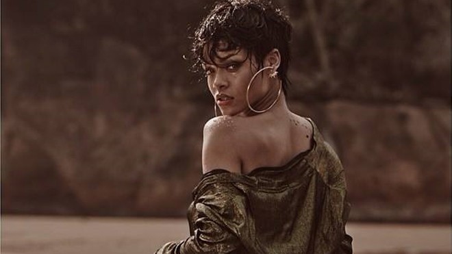 Rihanna “bốc lửa” trên bìa tạp chí Vogue
