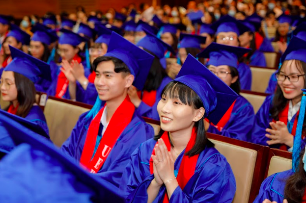 Trường ĐH Kinh tế TP. HCM: Hơn 2.900 tân cử nhân tốt nghiệp