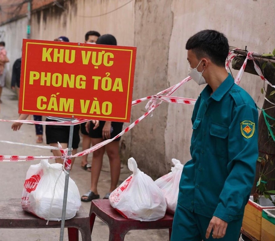 Bình Thuận phát 2 thông báo khẩn, tìm người liên quan ca nghi mắc COVID-19.
