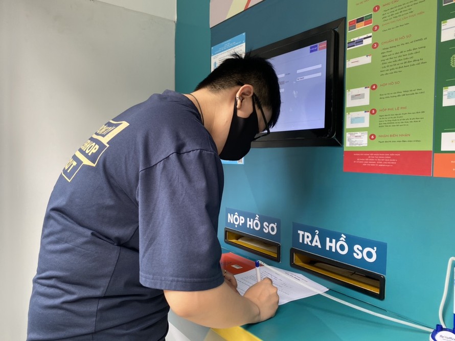 Cận cảnh ATM tiếp nhận trả hồ sơ hành chính tự động đầu tiên ở Việt Nam