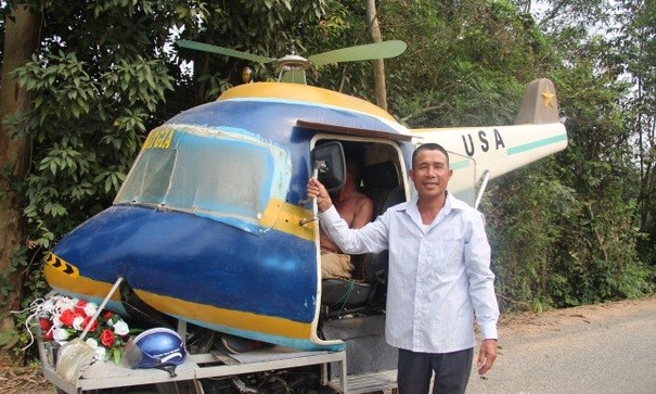 Tự chế trực thăng chạy trên đường làng từ xe máy cũ