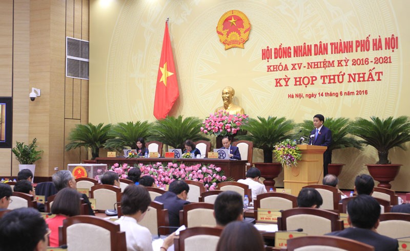 Chủ tịch thành phố Hà Nội Nguyễn Đức Chung phát biểu tại kỳ họp. Ảnh: Trường Phong