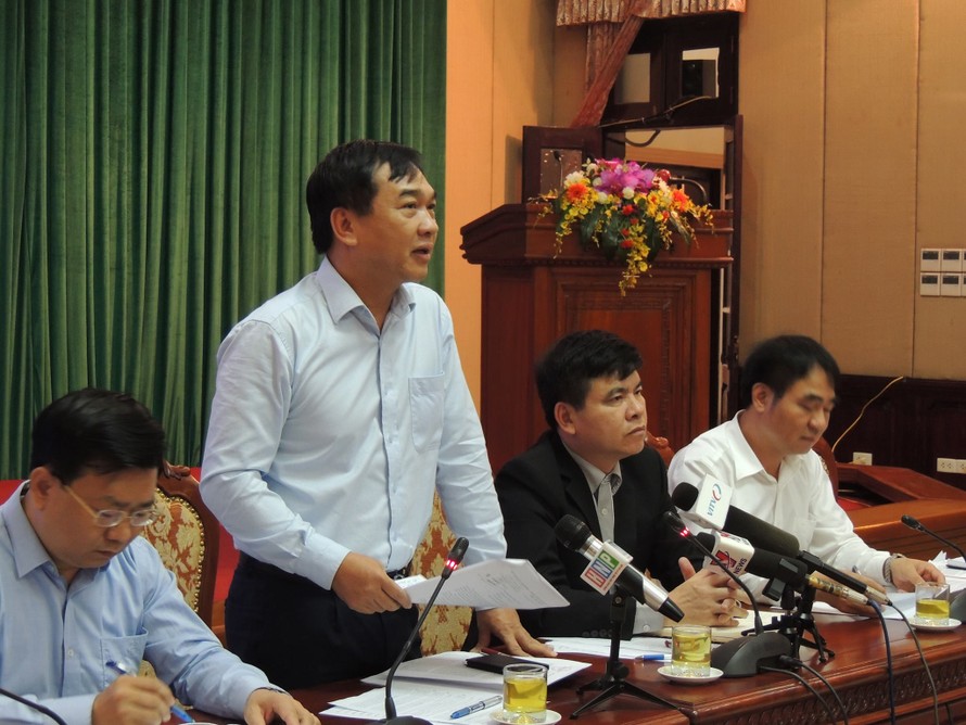 Ông Lê Văn Dục, Giám đốc Sở Xây dựng Hà Nội trả lời báo chí về nguyên nhân cá chết ở Hồ Tây, Hồ Linh Đàm