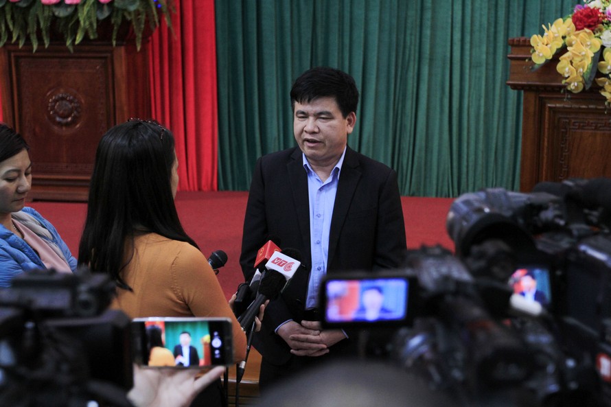 Ông Trần Xuân Hà, Phó Trưởng ban Tuyên giáo Thành ủy Hà Nội trao đổi với báo chí. Ảnh: Trường Phong