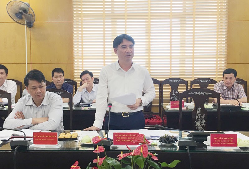 Chủ tịch UBND quận Thanh Xuân Nguyễn Xuân Lưu phát biểu tại buổi giám sát. Ảnh: Trường Phong