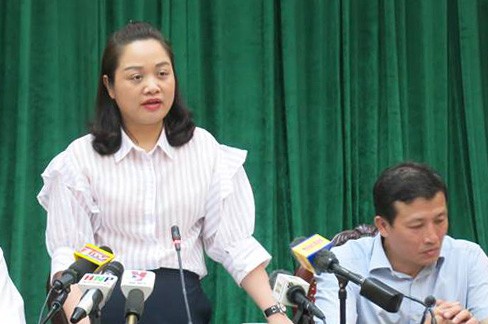 Phó Giám đốc Sở VHTT Hà Nội Bùi Thị Thu Hiền trao đổi với báo chí