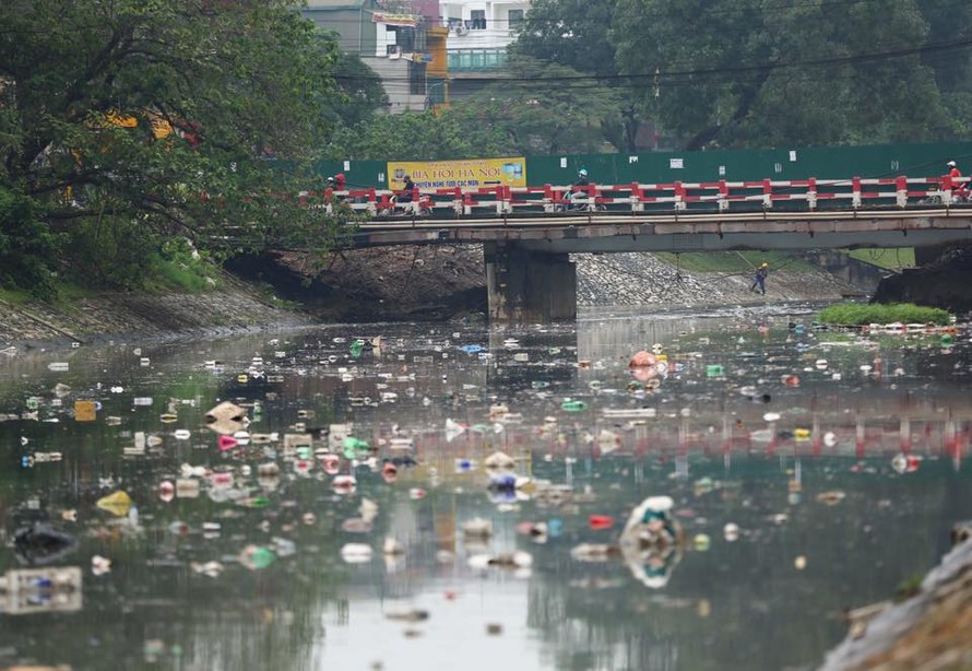 Sông Tô Lịch hiện đang bị ô nhiễm nghiêm trọng