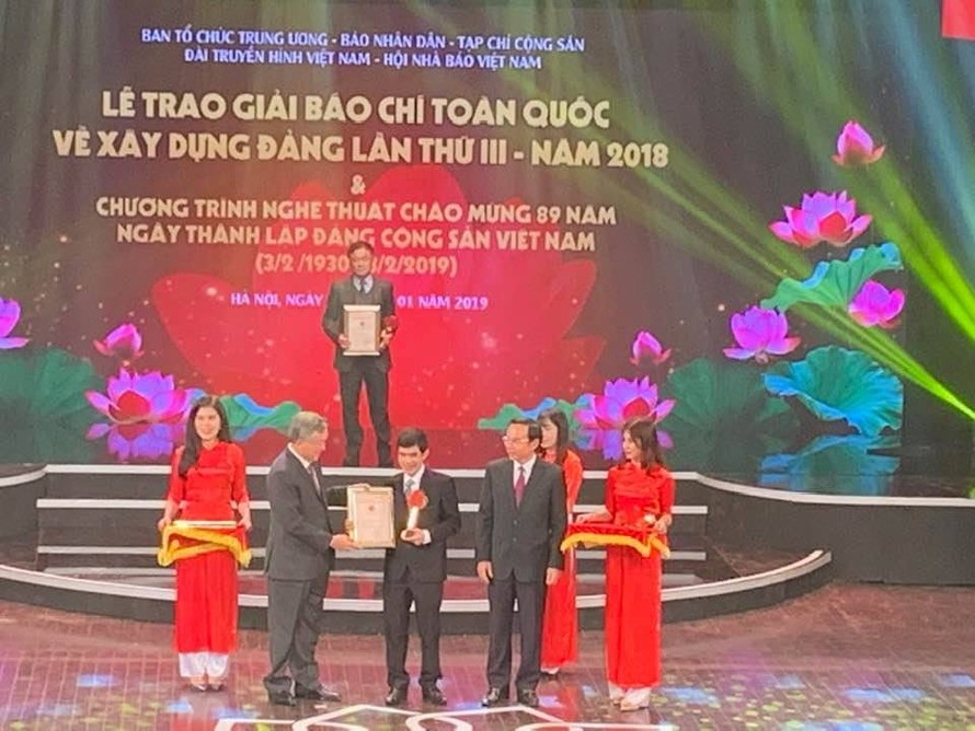 Tiền Phong đoạt giải C giải báo chí Búa liềm vàng