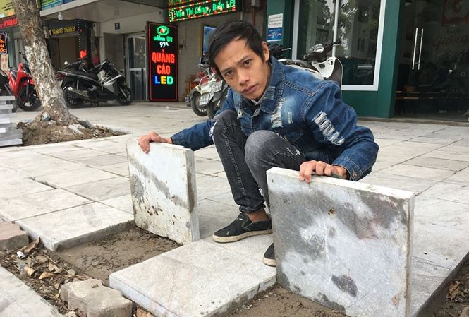 Lát đá vỉa hè ở Hà Nội từng có nhiều vấn đề. Ảnh: Trường Phong