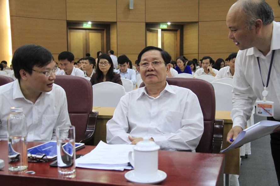 Bộ trưởng Bộ Nội vụ Lê Vĩnh Tân (giữa). Ảnh: Trường Phong
