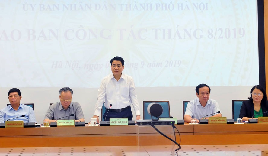 Chủ tịch UBND thành phố Hà Nội Nguyễn Đức Chung chủ trì buổi họp