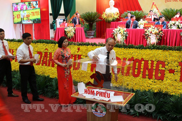 Các đại biểu bỏ phiếu tại ĐH. Ảnh: Cổng thông tin điện tử huyện Quốc Oai