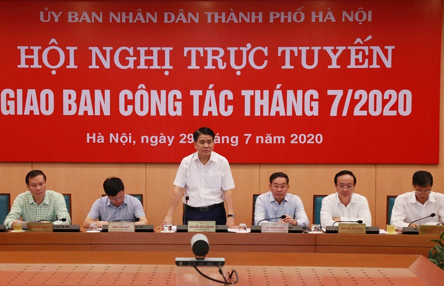 Chủ tịch UBND thành phố Hà Nội Nguyễn Đức Chung phát biểu tại phiên họp