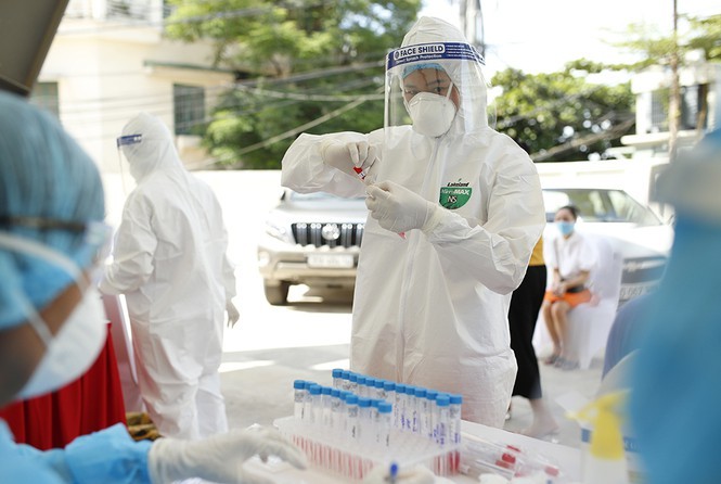 Hà Nội kêu gọi hơn 18.000 người về từ Đà Nẵng đến xét nghiệm PCR