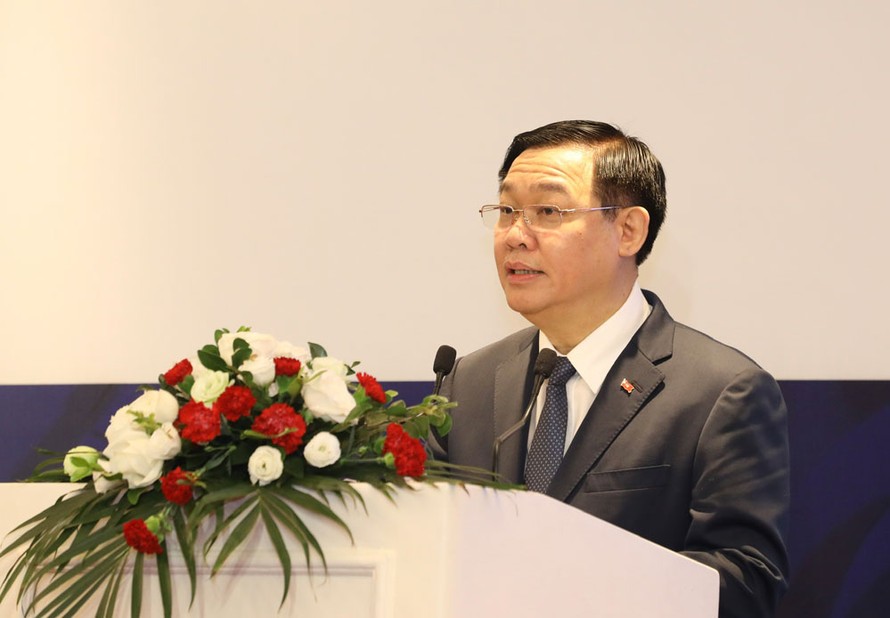 Bí thư Thành ủy Hà Nội Vương Đình Huệ phát biểu tại tọa đàm