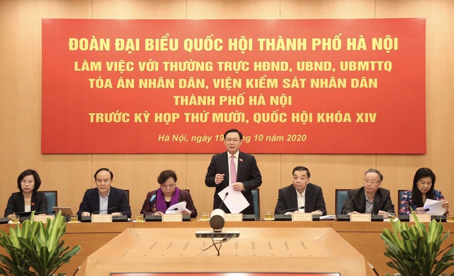 Bí thư Thành ủy Hà Nội, Trưởng Đoàn ĐBQH thành phố Hà Nội Vương Đình Huệ phát biểu tại buổi làm việc