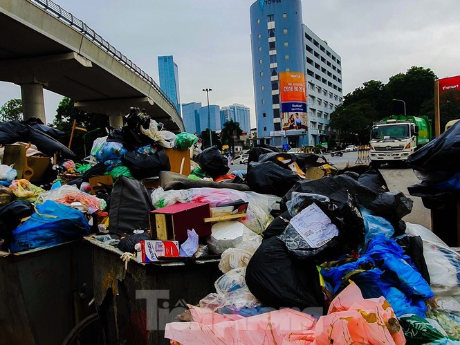 Ùn ứ rác thải ở Hà Nội