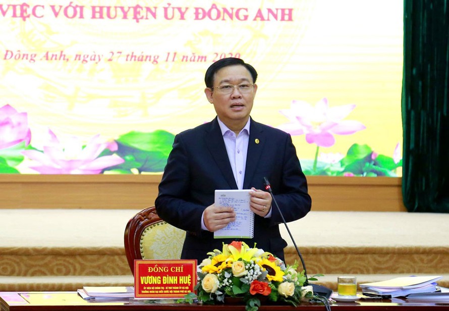 Bí thư Thành ủy Hà Nội Vương Đình Huệ phát biểu tại cuộc làm việc