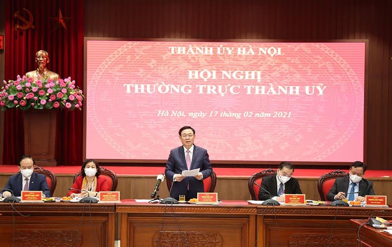 Bí thư Thành ủy Hà Nội Vương Đình Huệ phát biểu tại cuộc họp