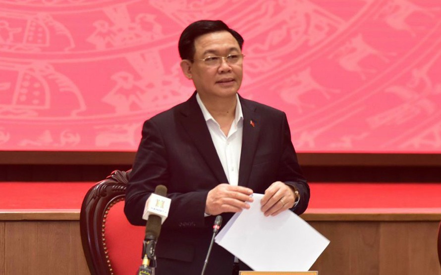 Bí thư Thành ủy Hà Nội Vương Đình Huệ phát biểu tại cuộc làm việc