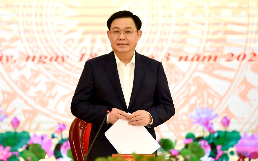 Bí thư Thành uỷ Hà Nội Vương Đình Huệ phát biểu tại cuộc làm việc