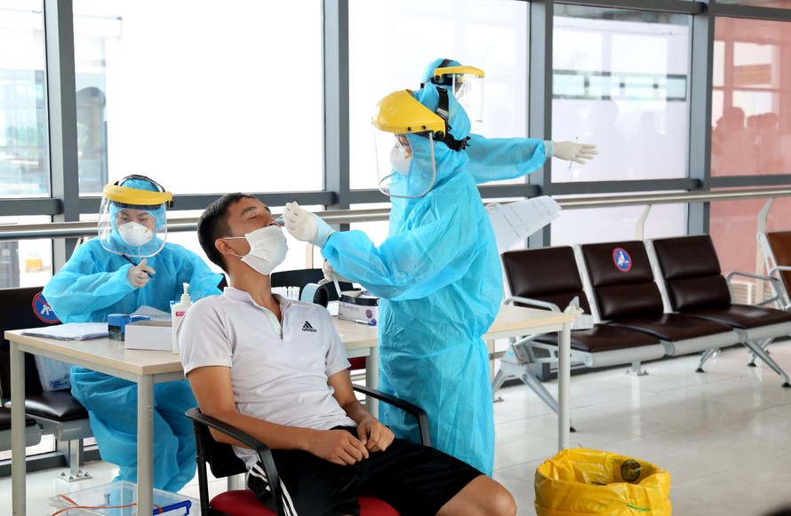Hà Nội: Hơn 200 người khai báo ho sốt ở cộng đồng, chờ được xét nghiệm SARS-CoV-2