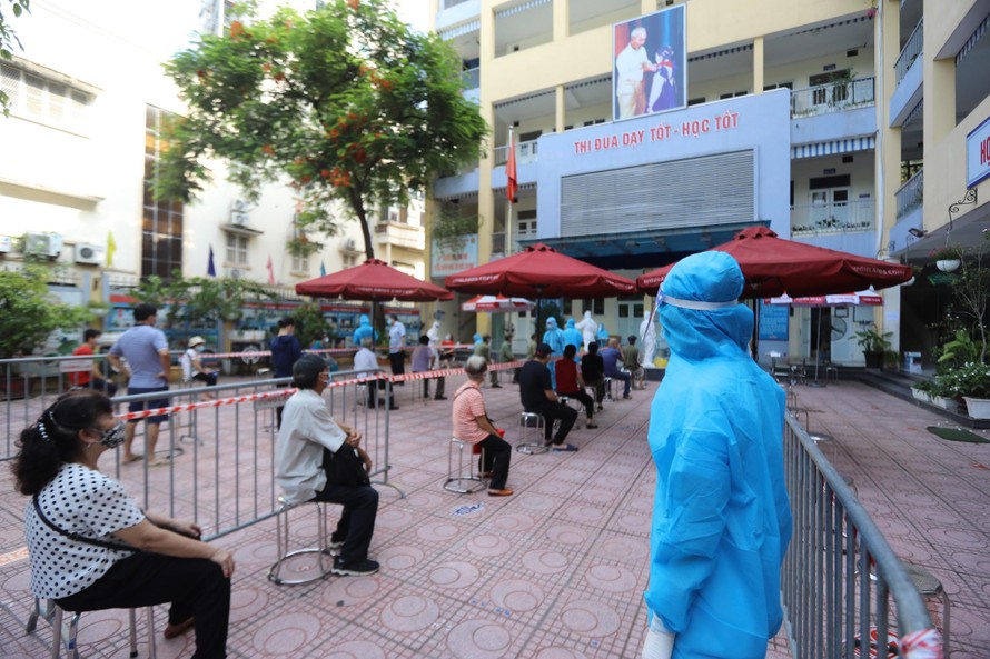 Hà Nội: Thêm 13 ca dương tính, 'ổ dịch' Thanh Xuân Trung có 422 ca